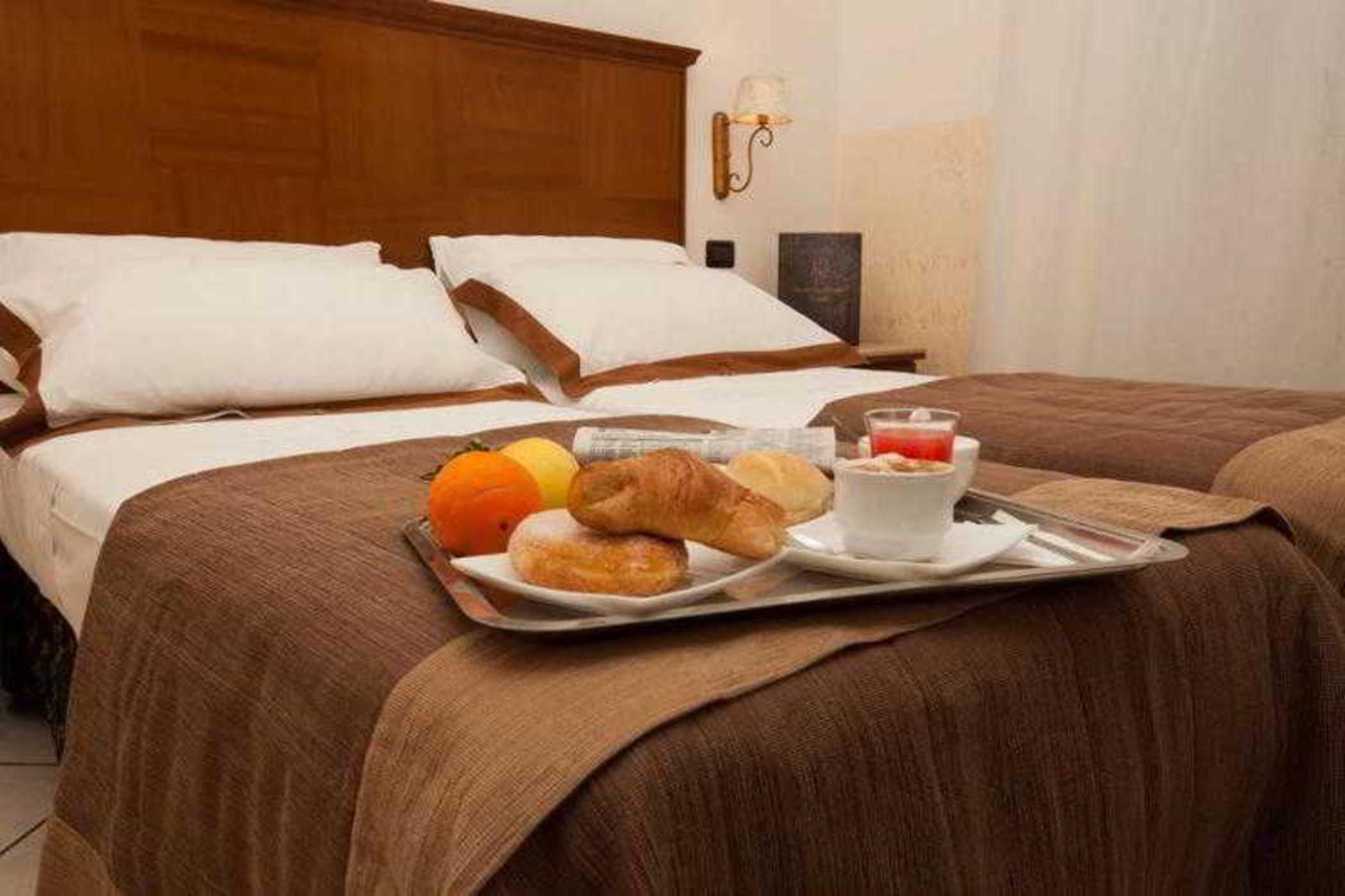 Hotel Garibaldi Napoli Esterno foto