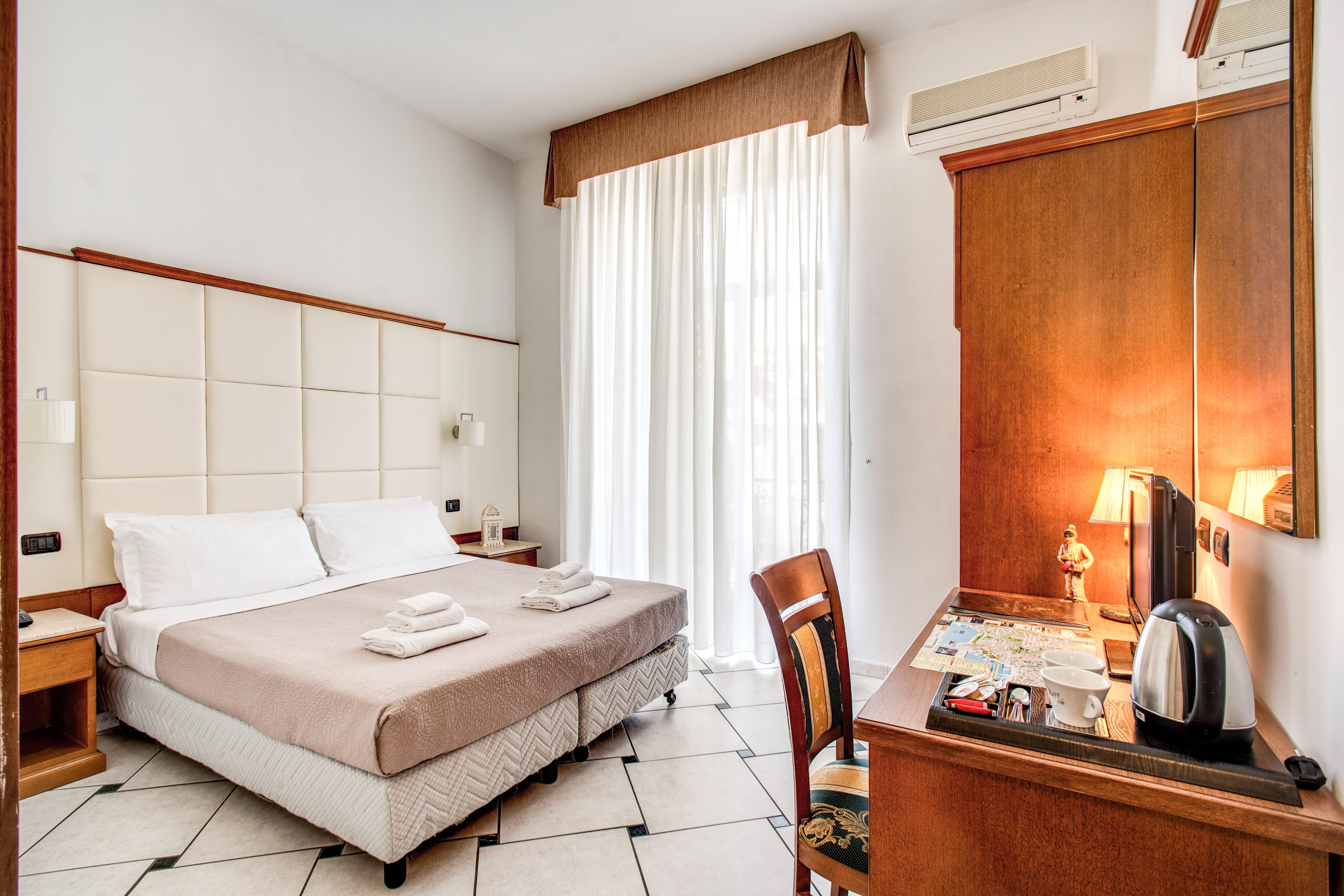 Hotel Garibaldi Napoli Esterno foto