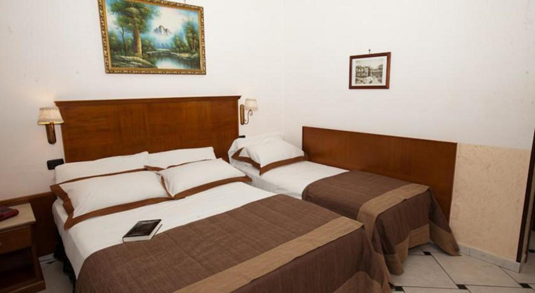 Hotel Garibaldi Napoli Esterno foto