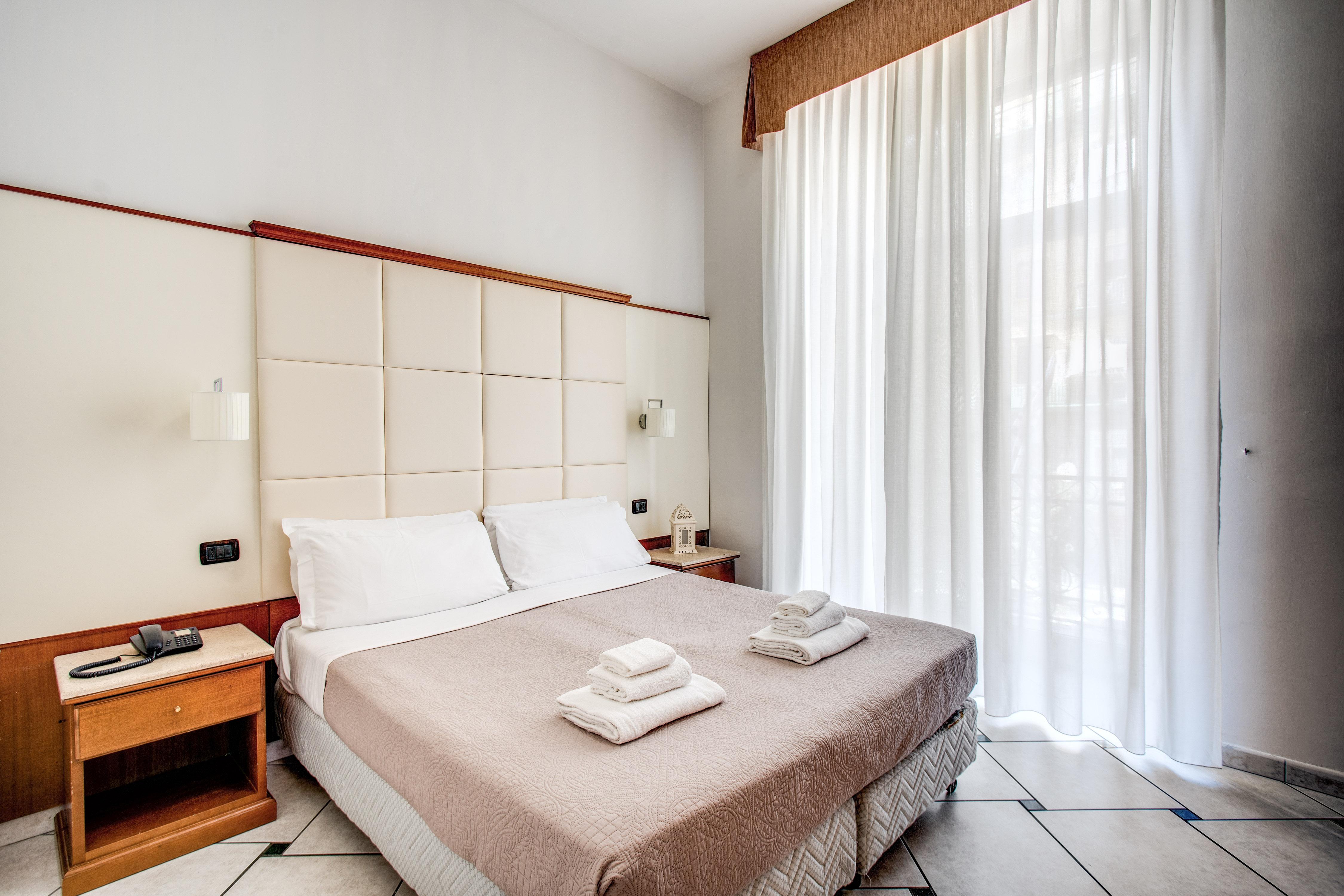 Hotel Garibaldi Napoli Esterno foto