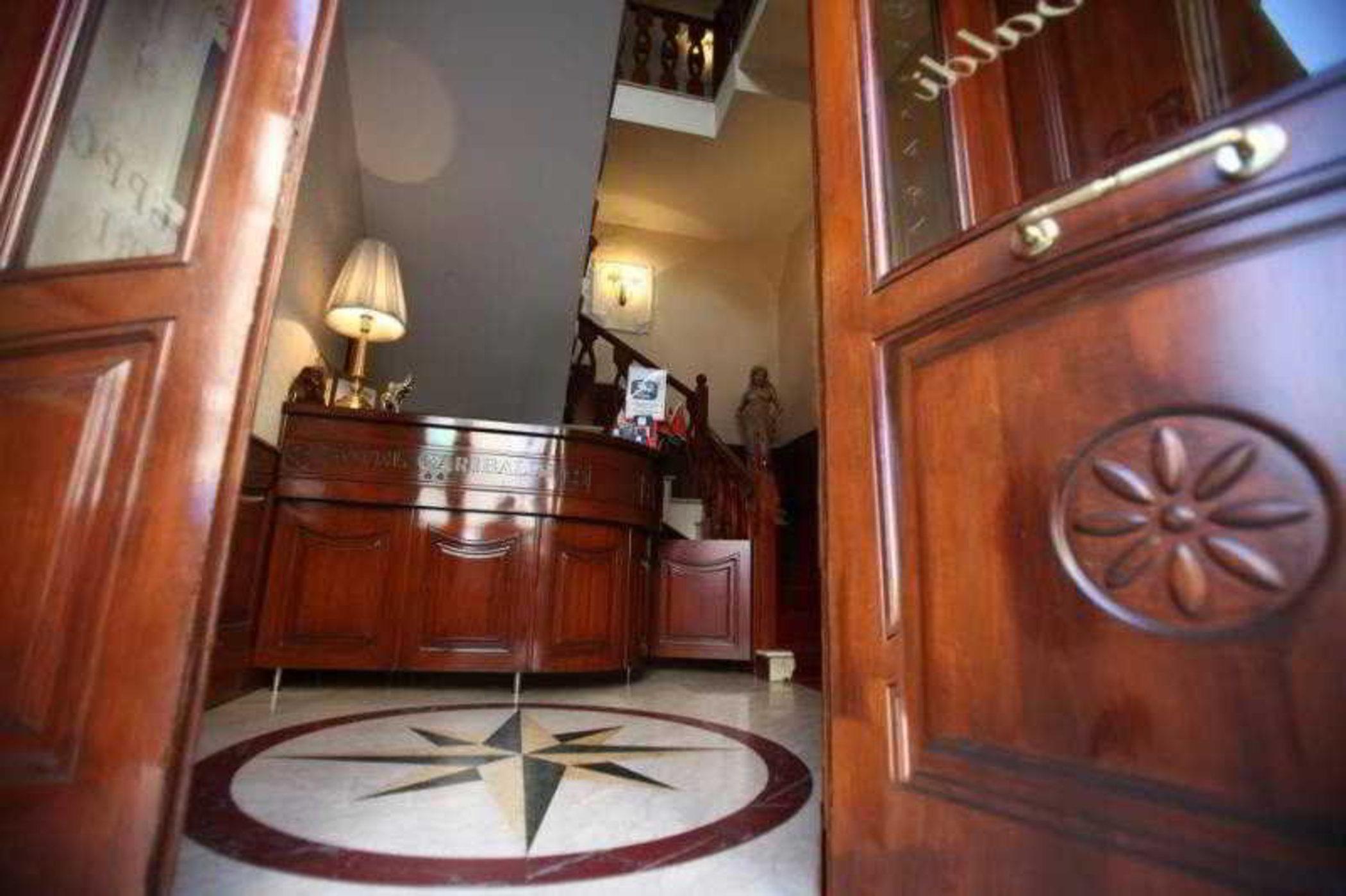 Hotel Garibaldi Napoli Esterno foto